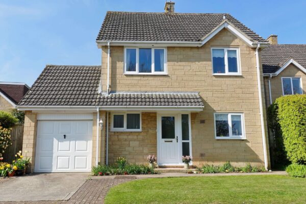 shutterstock_2167330145-min